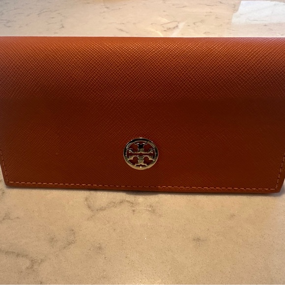 Tory Burch sunglasses with burnt orange case - Picture 1 of 4